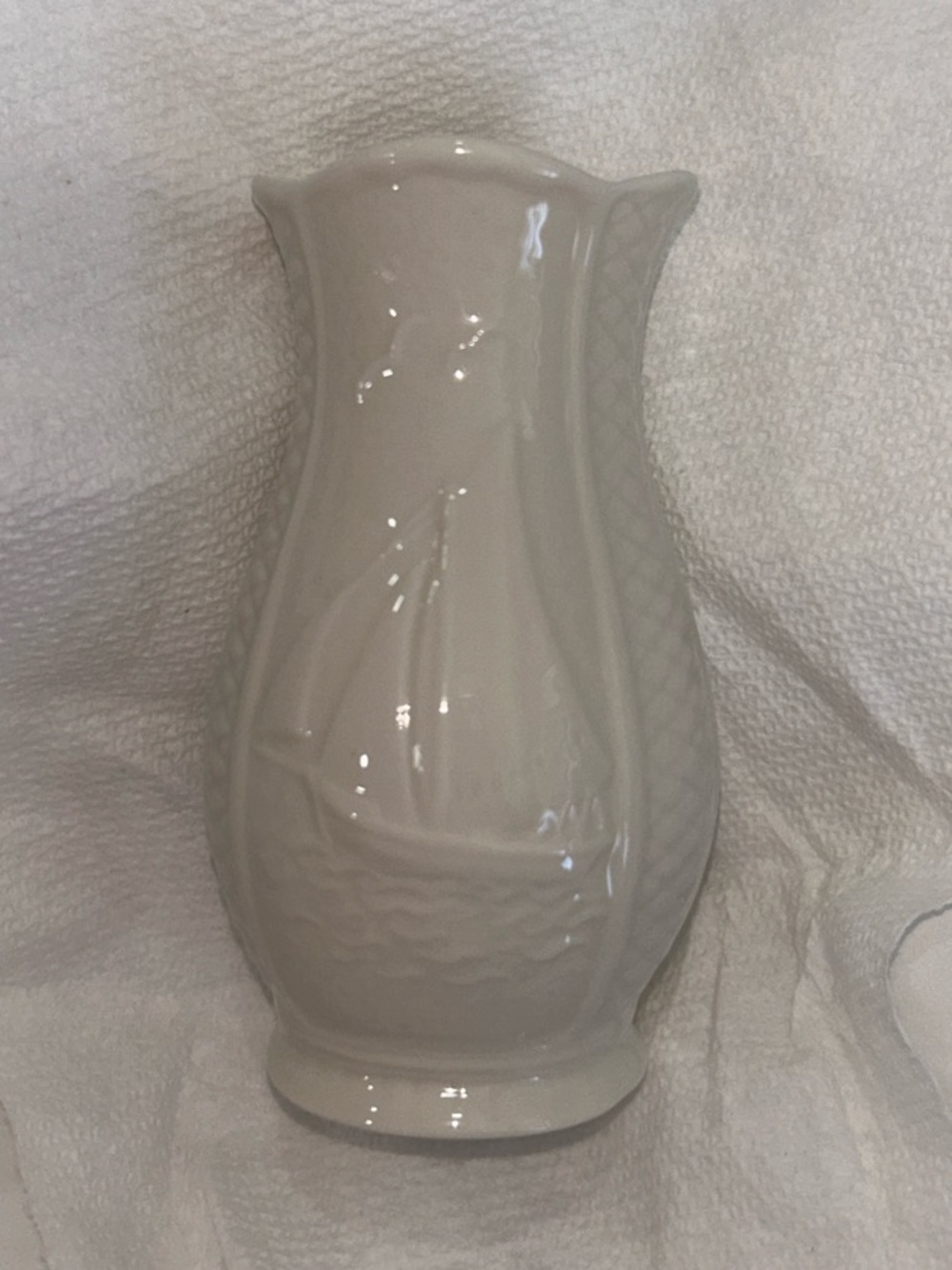 Belleek Ivory Galway Irish crystal. NWOB. Belleek Ireland Heritage Ctr. H:5”